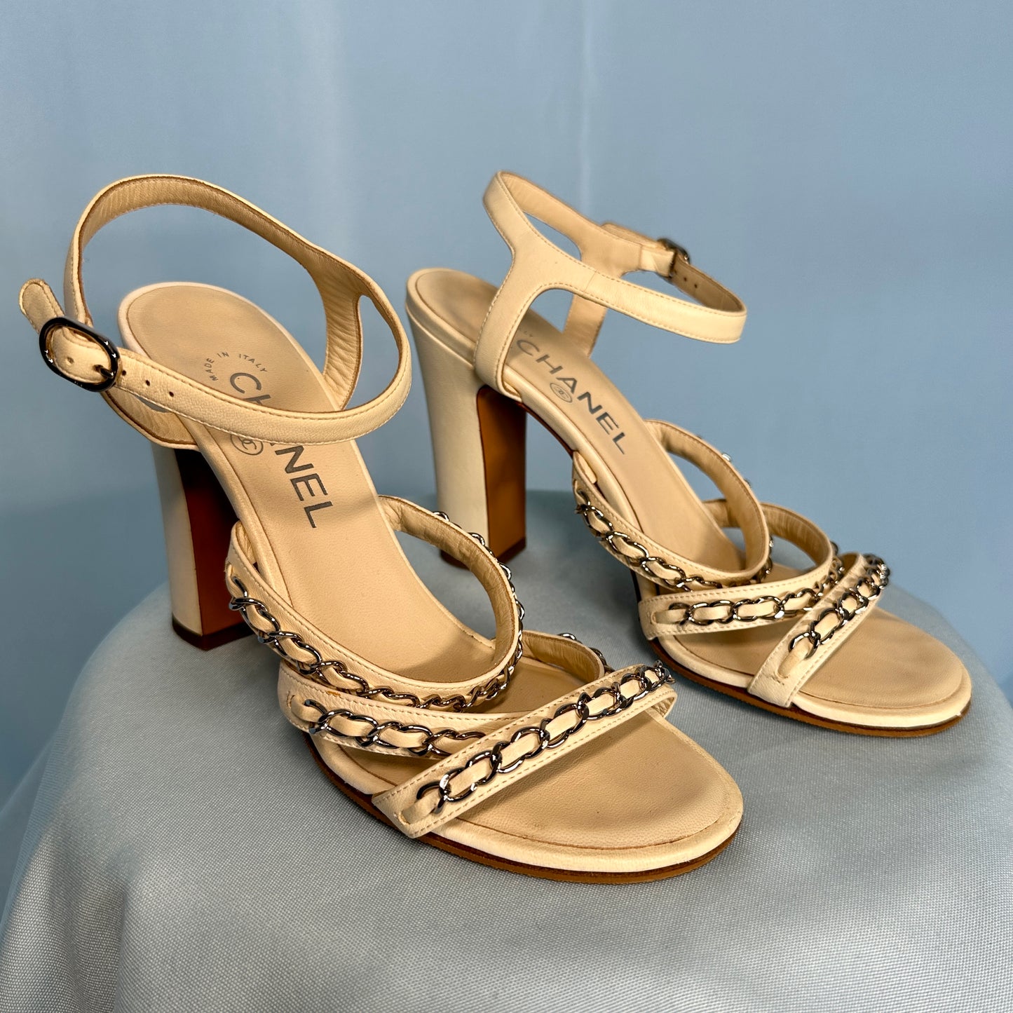 Chanel Spring 2017 White Leather Chain Details Heels