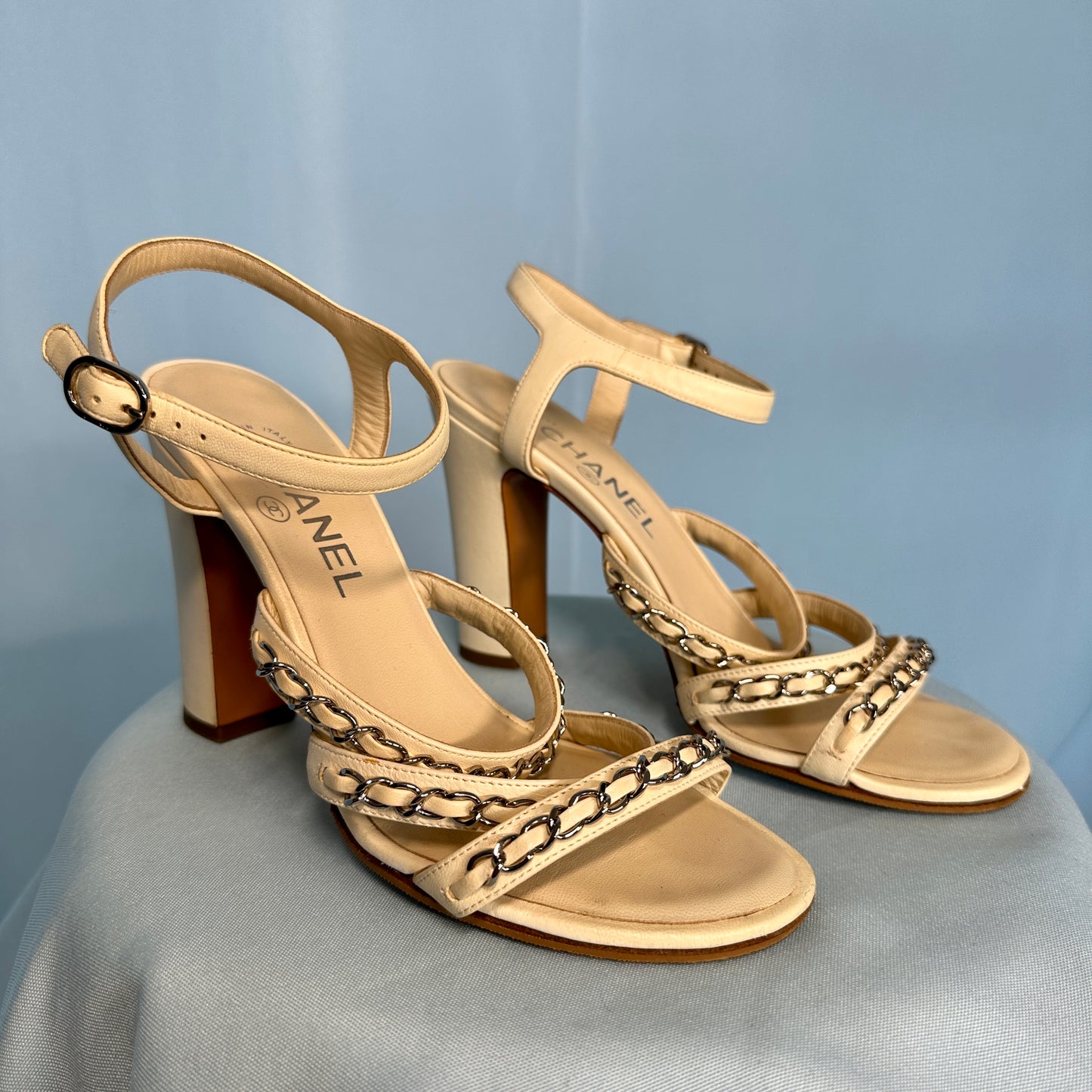 Chanel Spring 2017 White Leather Chain Details Heels