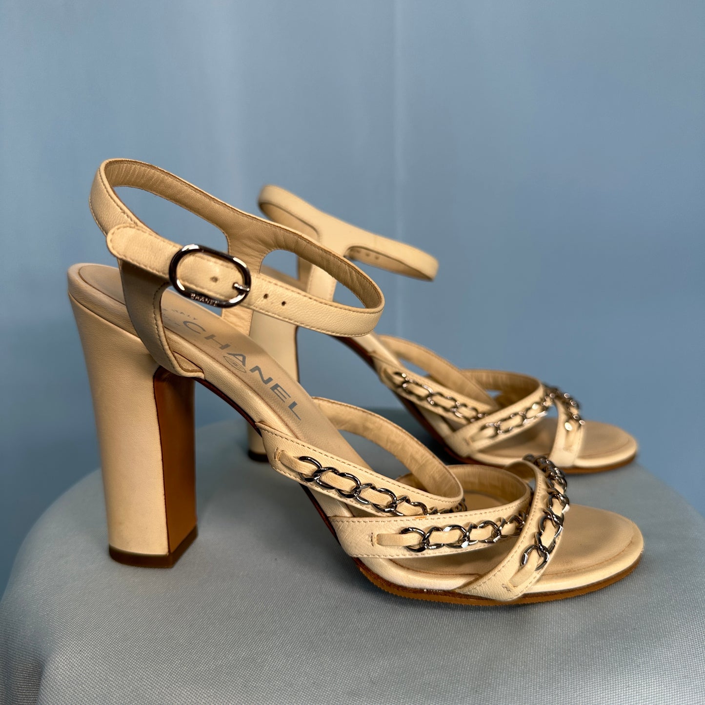Chanel Spring 2017 White Leather Chain Details Heels