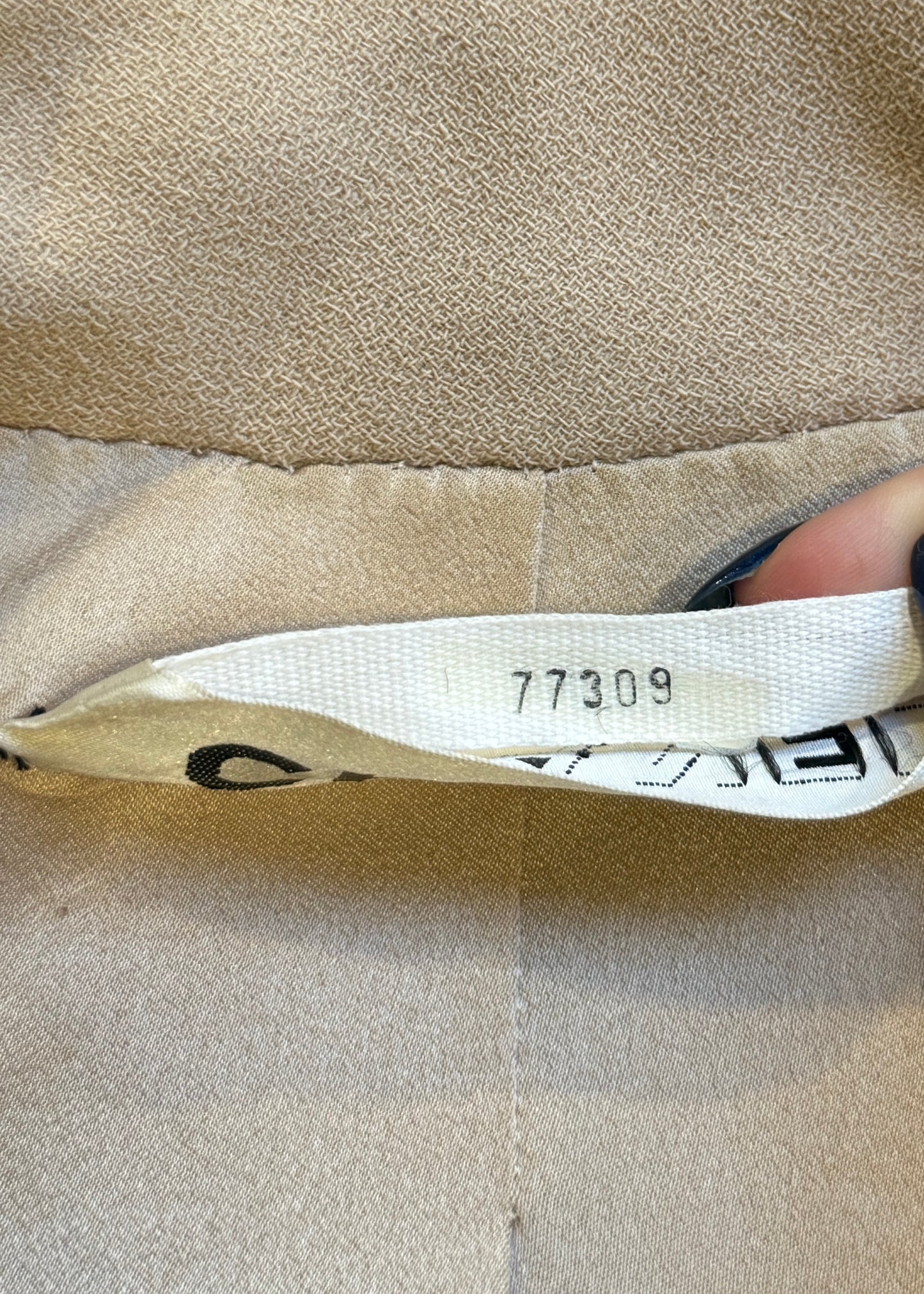 Chanel Haute Couture Spring 1998 Runway Beige Crêpe Clip Button Coat