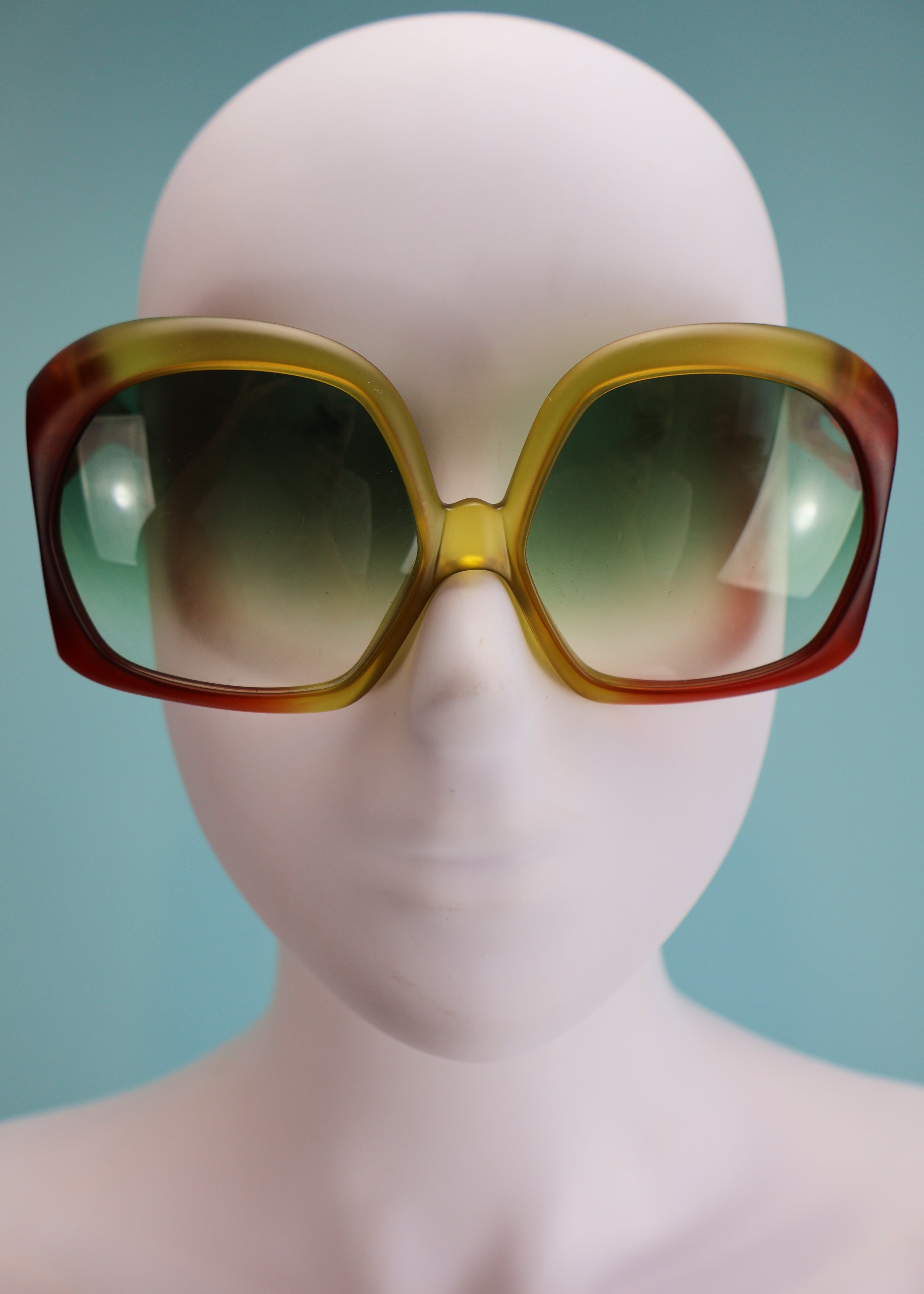 DIOR The below is 1970s D02 サングラス Dior 1970's Orange & Yellow Ombre Oversized Sunglasses