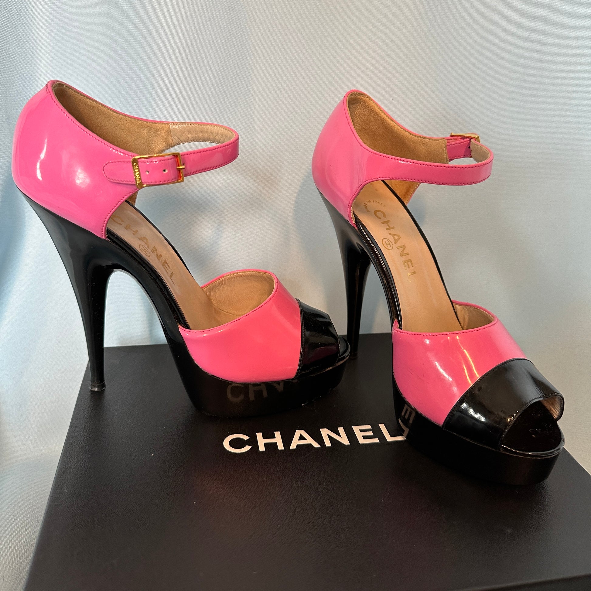 Chanel Spring 1995 Runway Pink Patent Heels – Studded Petals Vintage